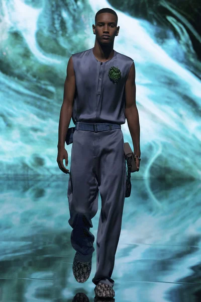 Look 7
